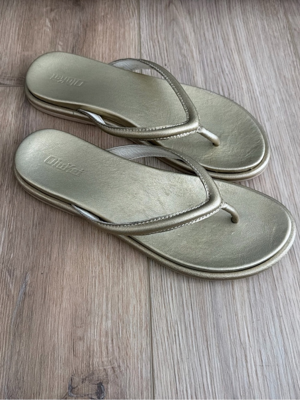 OluKai Women’s Metallic Gold Flip Flop Sandals